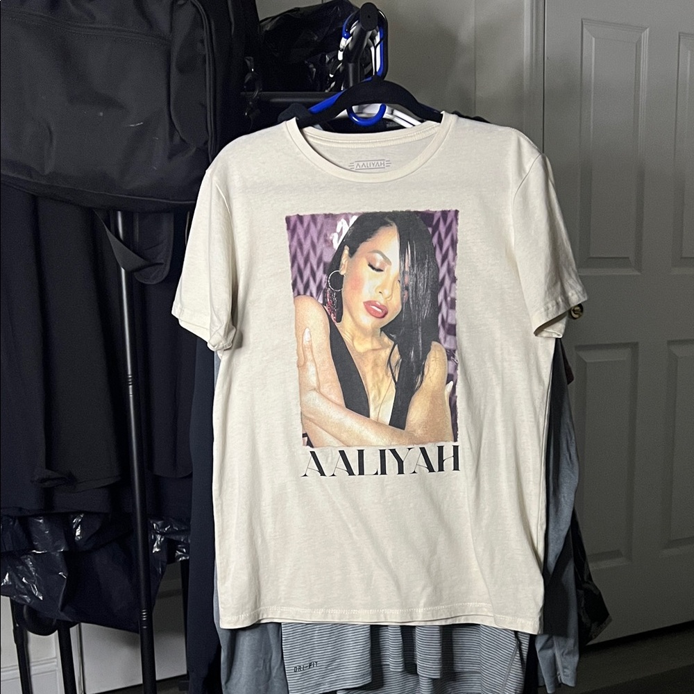 Aaliyah Graphic Tee in Cream